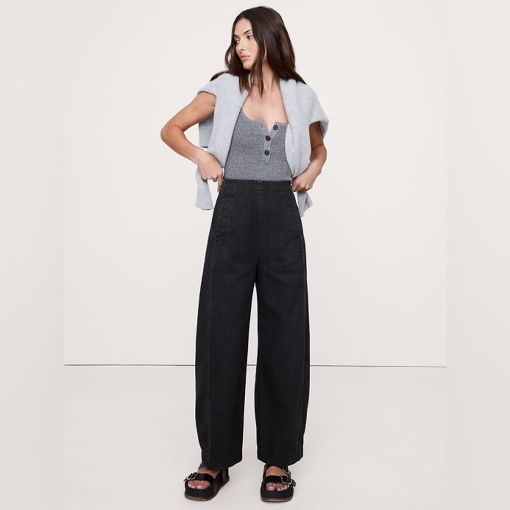 BANANA REPUBLIC HIGH-RISE UTILITY BARREL PANT